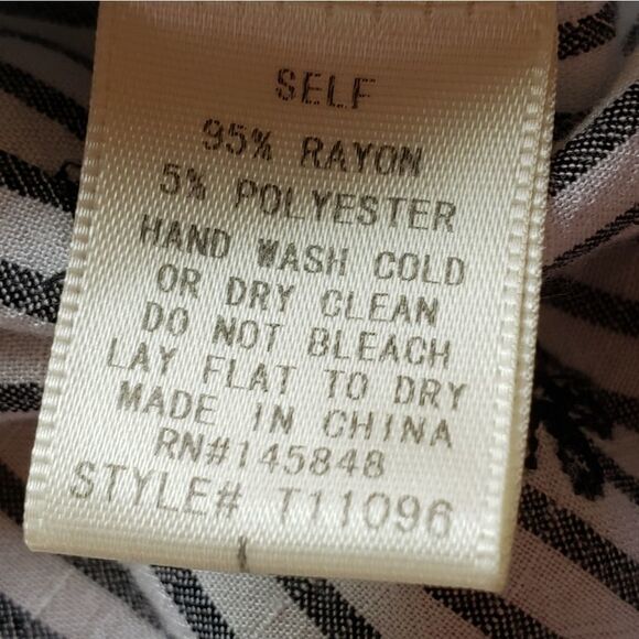 🔹️🔺️Anthropologie Everly Blue Embroidered Floral Cold Shoulder Top Large - Picture 13 of 16